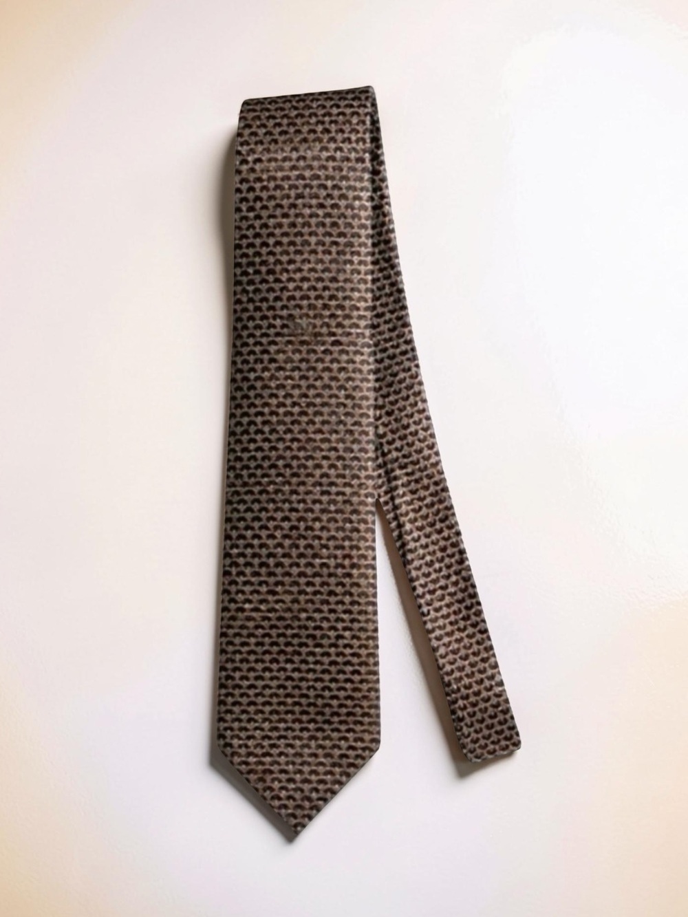 Brioni Men's Geometric Jacquard Silk Necktie. Brown, Blue, Gold. 72” x 4”